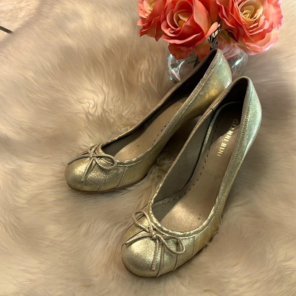 Gianni Bini Gold Heels